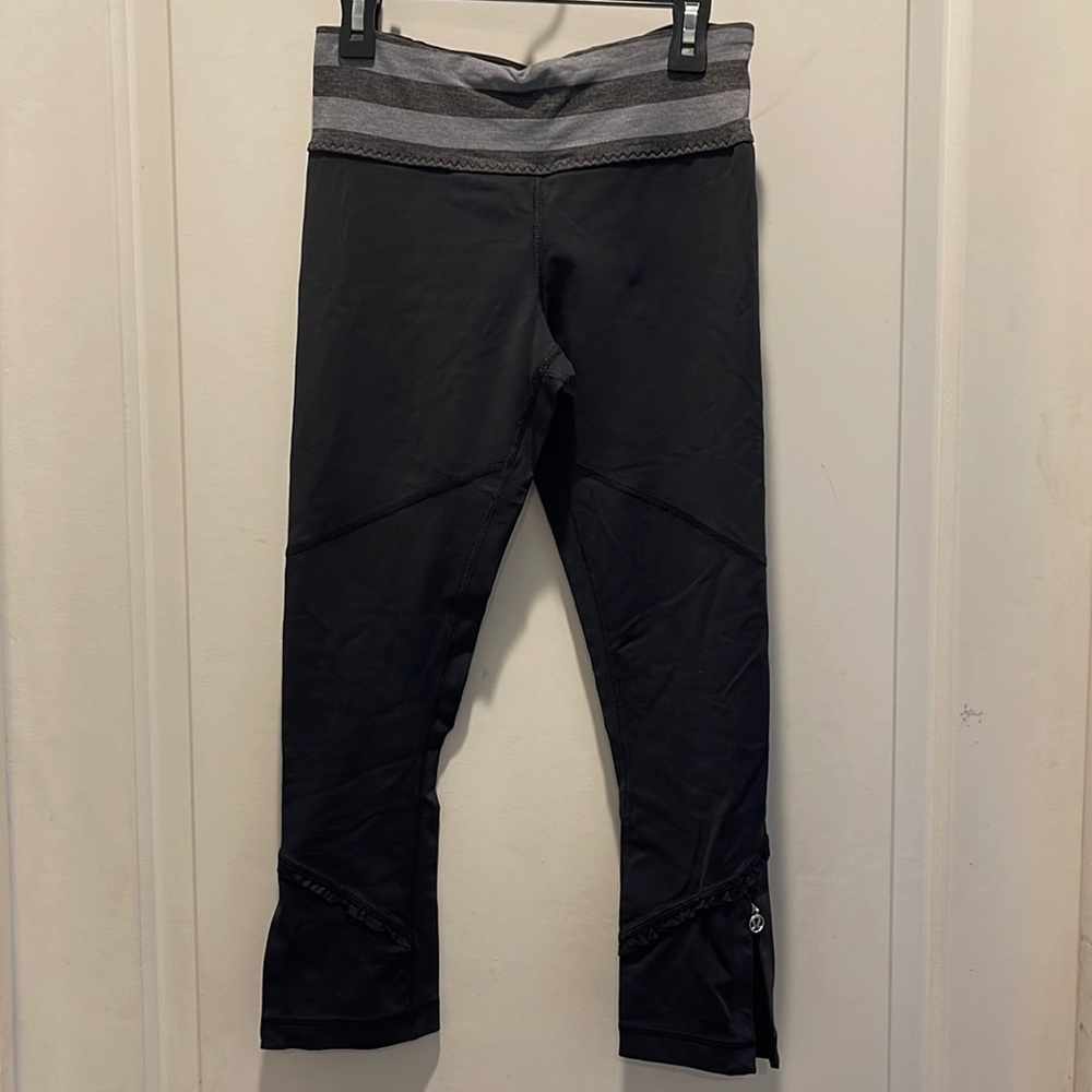 LULULEMON black crop yoga pants